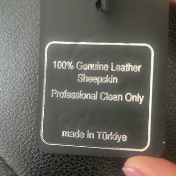 NWT AUTHENTIC sheepskin leather hat - Picture 7 of 8